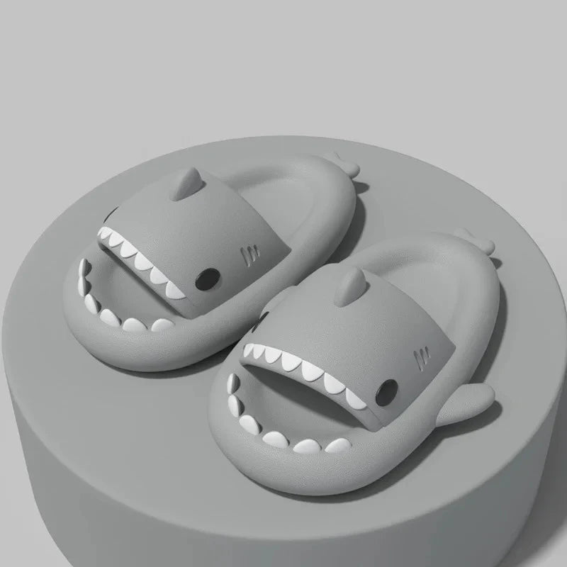 Detské Papuče Mäkká podrážka Cartoon Shark Papuče Ženy Muž Halové Vonkajšie EVA Protišmykové papuče pre detskú obuv Sandále