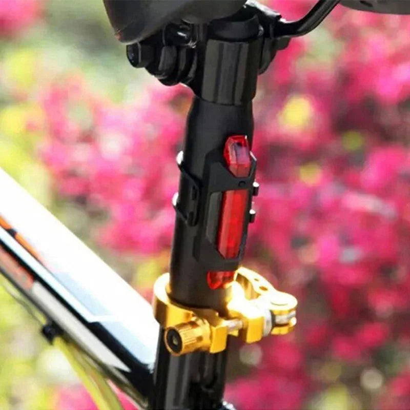 Svetlo na bicykel Vodotesné zadné zadné svetlo LED Dobíjacie alebo batériové cyklistické prenosné svetlo v štýle USB