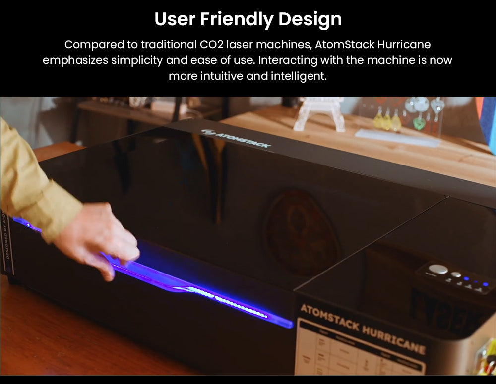 Laserový gravírovací a rezací stroj ATOMSTACK Hurricane CO2 triedy 1, 55 W výkon, 0,01 mm presnosť, 600 mm/s gravírovacia rýchlosť, 500*300 mm, viditelný červený svetelný indikátor, 5MP kamera, automatický hasiaci systém, systém odvodzovania dymu