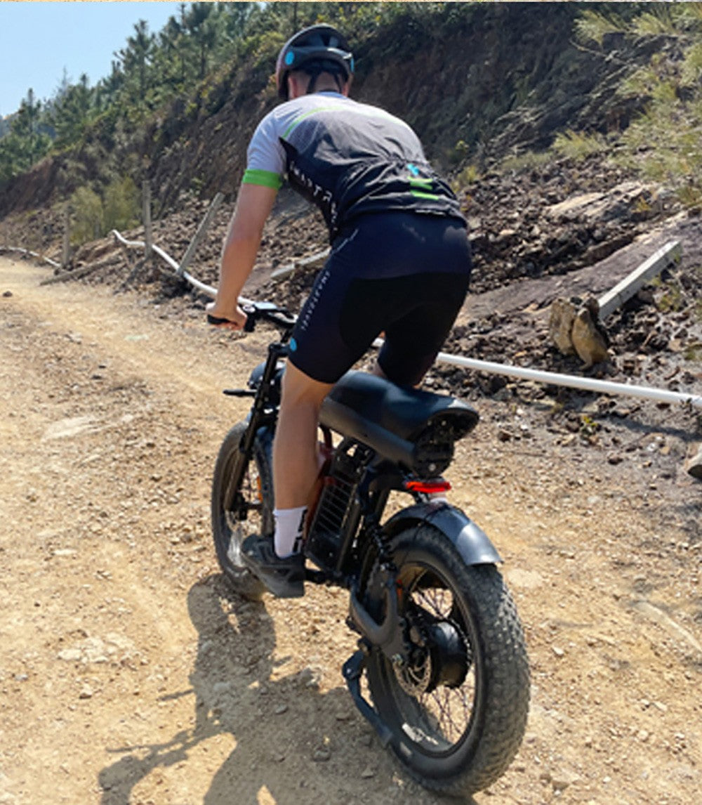 Elektrokolo BEZIOR XF006, 1200W motor, 48V 23,2Ah batéria, 20*4,0 palcové pneumatiky, max. rýchlosť 47 km/h, dojazd 100 km, hydraulické brzdy, pružinové odpruženie, 7-stupňová prevodovka Shimano, LCD displej