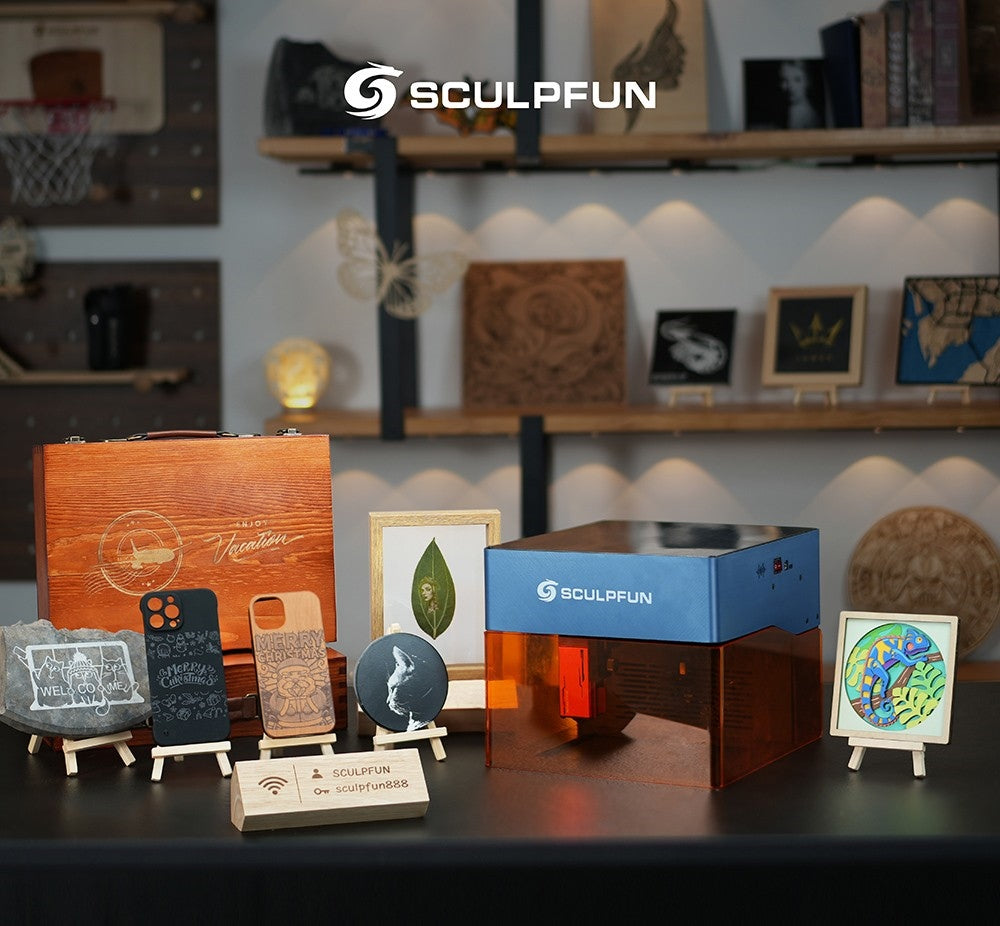 Laserový gravér SCULPFUN iCube Pro Max 10W, bod laseru 0,08 mm, gravírovacia rýchlosť 10000 mm/min, 32-bitová základná doska, vymeniteľná šošovka, filter dymu, teplotný alarm, pripojenie cez aplikáciu, 120x120 mm - EU zástrčka