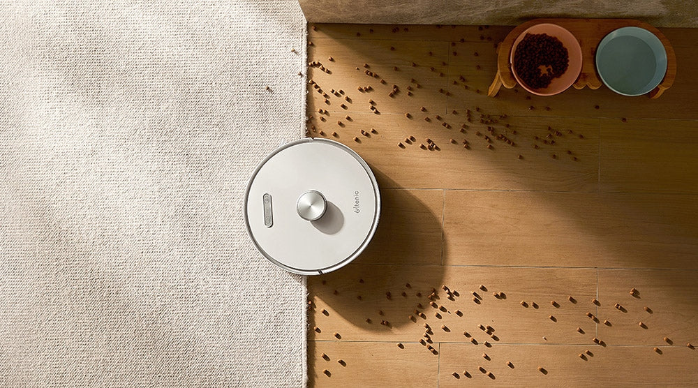 Robotický vysávač Ultenic T10 Pro s automatickou vyprázdňovacou stanicou, sacím tlakom 4000 Pa, dvojitým rotačným mopom, 3,3l nádobkou na prach, LiDAR navigáciou, režimom pre čistenie kobercov, batériou s kapacitou 5200 mAh, maximálnou dobou prevádzky 200 minút, ovládanie cez aplikáciu/hlasové ovládanie.