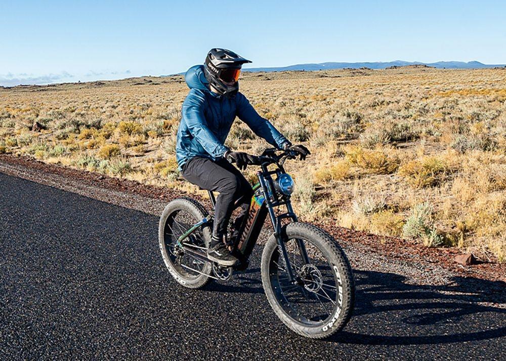 Elektrokol Vitilan T7, horské kolo, 26*4.0 palcové CST široké pneumatiky, 750W motor Bafang, 48V 20Ah batéria, maximálna rýchlosť 28 mph, maximálny dojazd 80 míľ, podsvietený LCD displej, hydraulické kotúčové brzdy vpredu a vzadu, 8-stupňová prevodovka SHIMANO - čierna