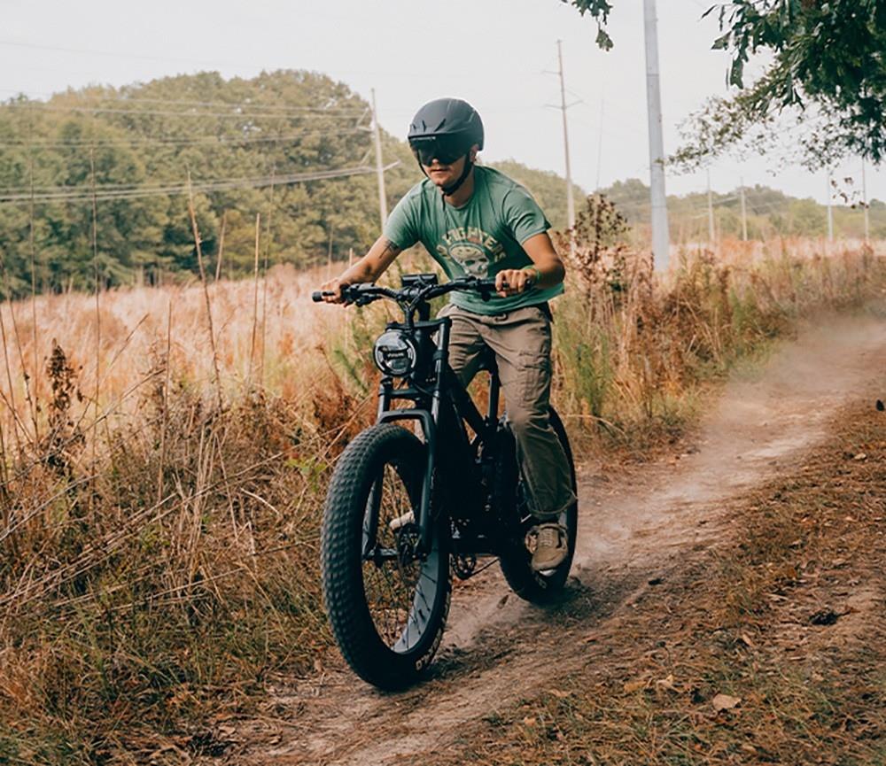 Elektrokol Vitilan T7, horské kolo, 26*4.0 palcové CST široké pneumatiky, 750W motor Bafang, 48V 20Ah batéria, maximálna rýchlosť 28 mph, maximálny dojazd 80 míľ, podsvietený LCD displej, hydraulické kotúčové brzdy vpredu a vzadu, 8-stupňová prevodovka SHIMANO - čierna