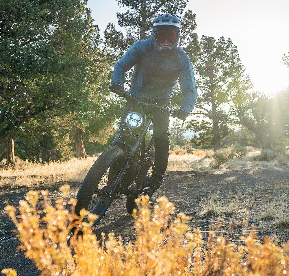 Elektrokol Vitilan T7, horské kolo, 26*4.0 palcové CST široké pneumatiky, 750W motor Bafang, 48V 20Ah batéria, maximálna rýchlosť 28 mph, maximálny dojazd 80 míľ, podsvietený LCD displej, hydraulické kotúčové brzdy vpredu a vzadu, 8-stupňová prevodovka SHIMANO - čierna