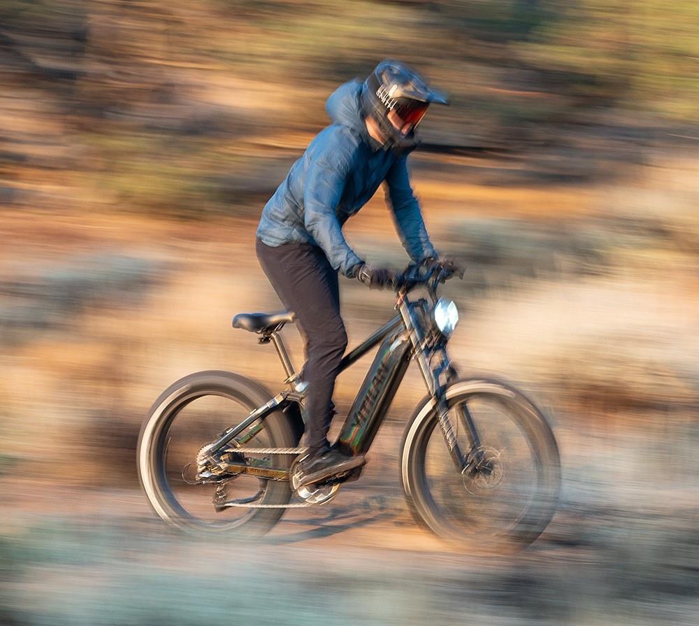 Elektrokol Vitilan T7, horské kolo, 26*4.0 palcové CST široké pneumatiky, 750W motor Bafang, 48V 20Ah batéria, maximálna rýchlosť 28 mph, maximálny dojazd 80 míľ, podsvietený LCD displej, hydraulické kotúčové brzdy vpredu a vzadu, 8-stupňová prevodovka SHIMANO - čierna