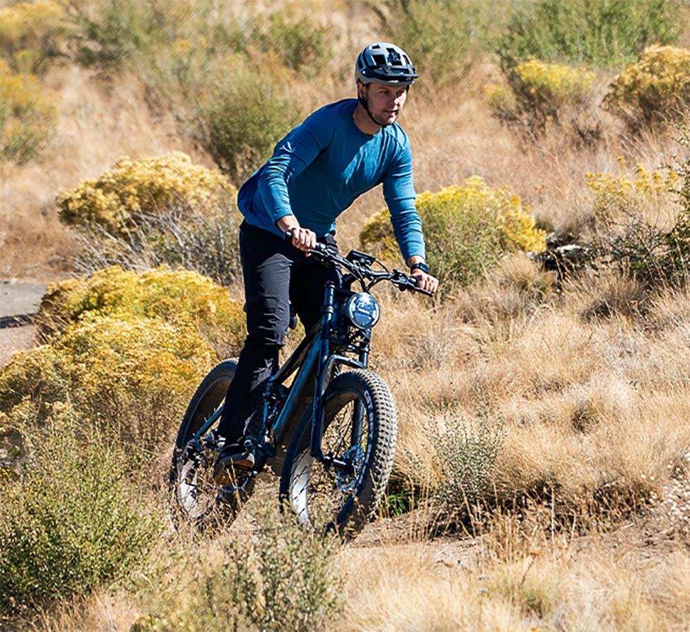 Elektrokol Vitilan T7, horské kolo, 26*4.0 palcové CST široké pneumatiky, 750W motor Bafang, 48V 20Ah batéria, maximálna rýchlosť 28 mph, maximálny dojazd 80 míľ, podsvietený LCD displej, hydraulické kotúčové brzdy vpredu a vzadu, 8-stupňová prevodovka SHIMANO - čierna